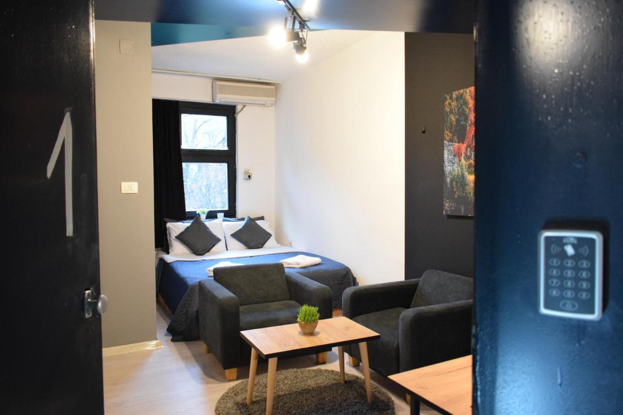 M - Square Private Rooms スコピエ エクステリア 写真