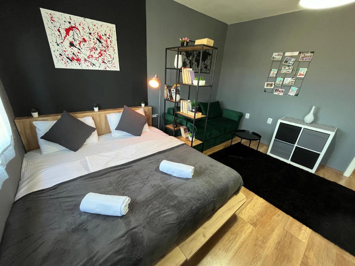 M - Square Private Rooms スコピエ エクステリア 写真
